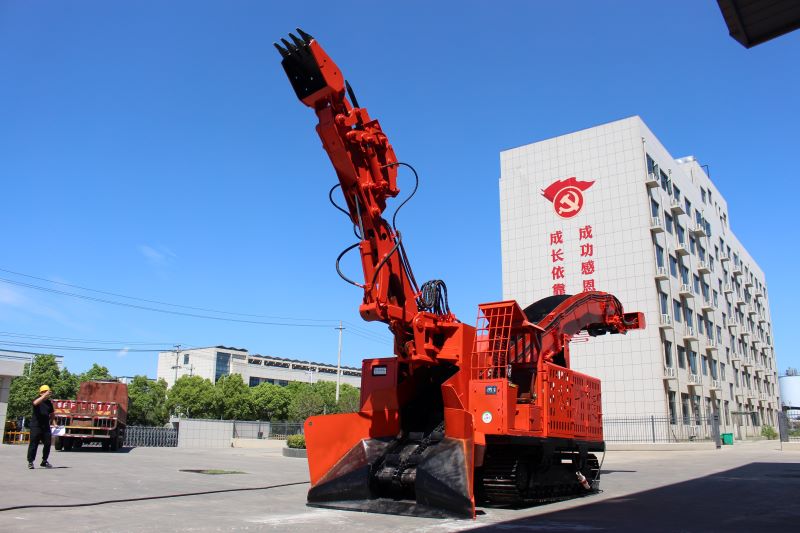 履帶式扒渣機(jī)